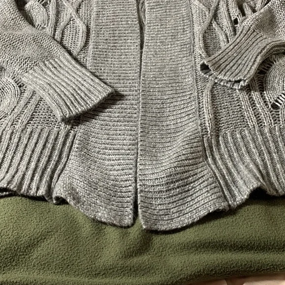 Apt. 9 gray and silver sweater.  Drop sleeve.  Open front.  Open weave.  Size M - Picture 6 of 10